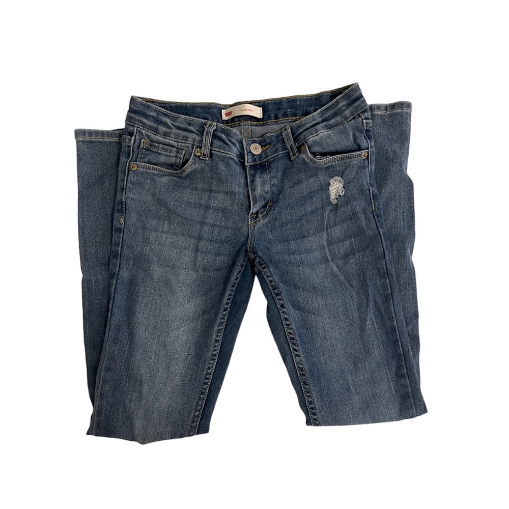 711 Levi’s Ripped Skinny Jeans